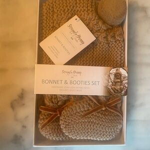 NWT Snuggle Hunny Bonnet & Bootie Set